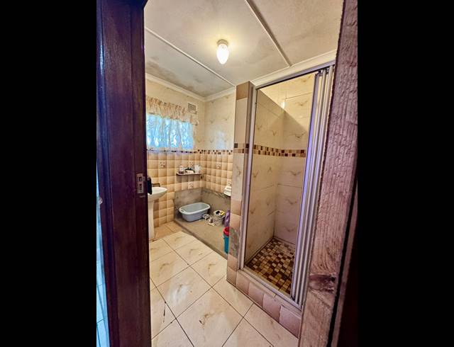 4 BEDROOM FREEHOLD FOR SALE IN BELLAIR